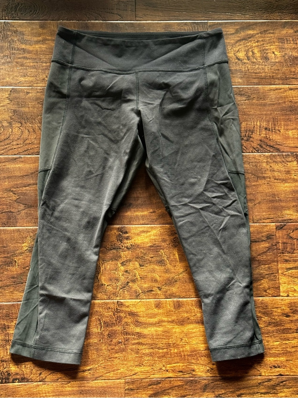 Lululemon Black Cropped Athletic Leggings Size 8